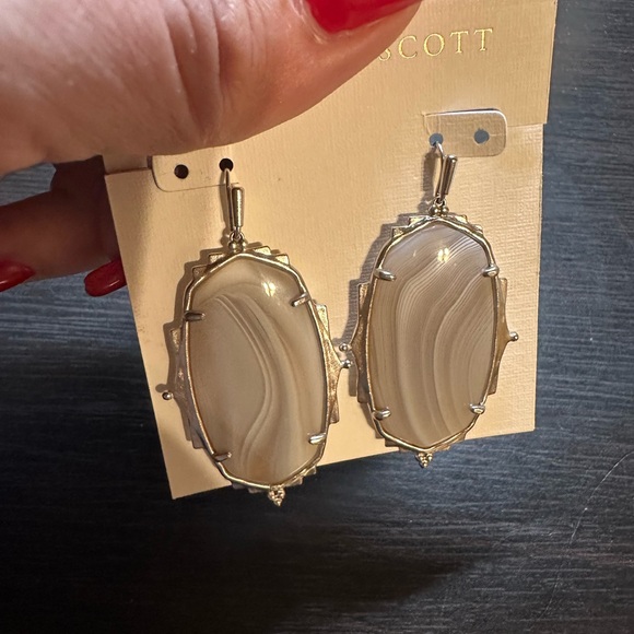 EUC Kendra Scott Baroque Ella Silver Earrings in Beautiful Gray Banded Agate - Picture 6 of 8